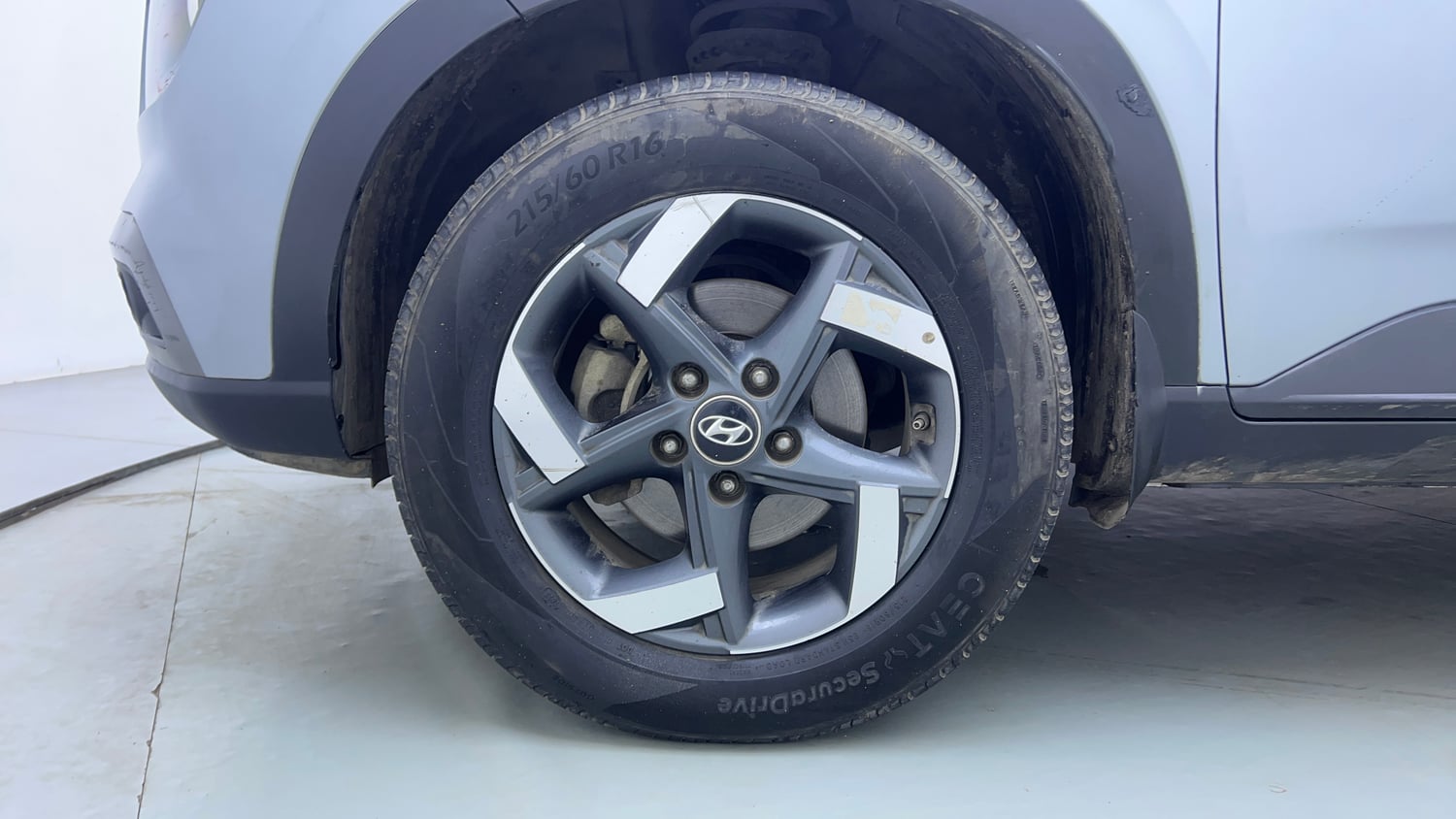 Used 2021 Hyundai Venue SX Plus 1.0 Turbo DCT Petrol Automatic tyres LEFT FRONT TYRE RIM VIEW