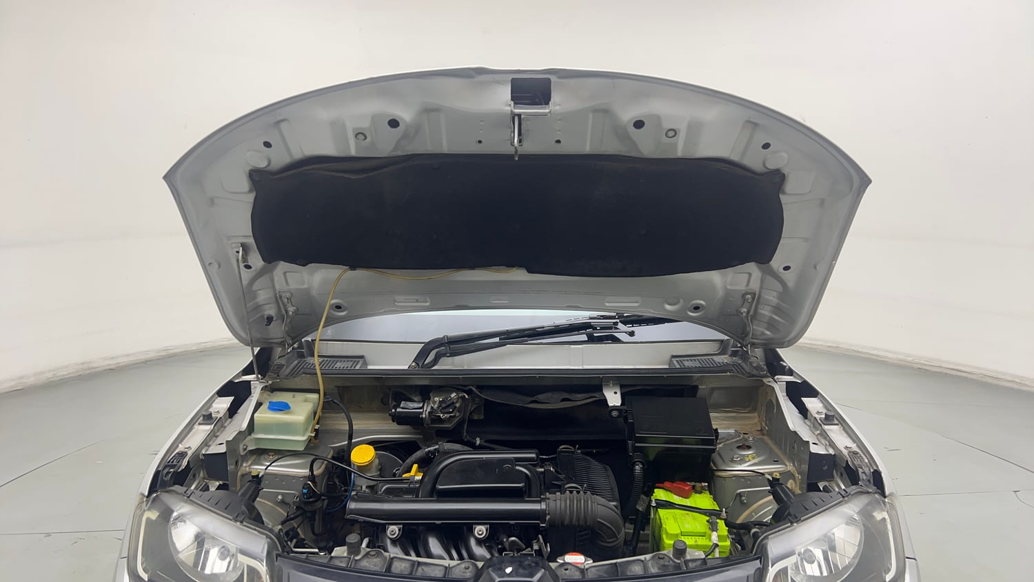 Used 2018 Renault Kwid RXT Opt Petrol Manual engine ENGINE & BONNET OPEN FRONT VIEW