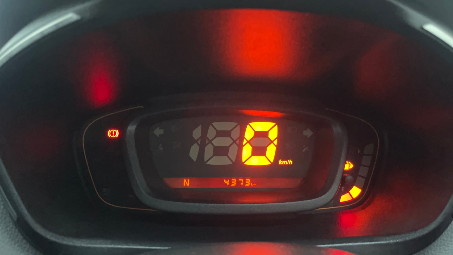 Used 2018 Renault Kwid 1.0 RXT AMT Petrol Automatic interior CLUSTERMETER VIEW