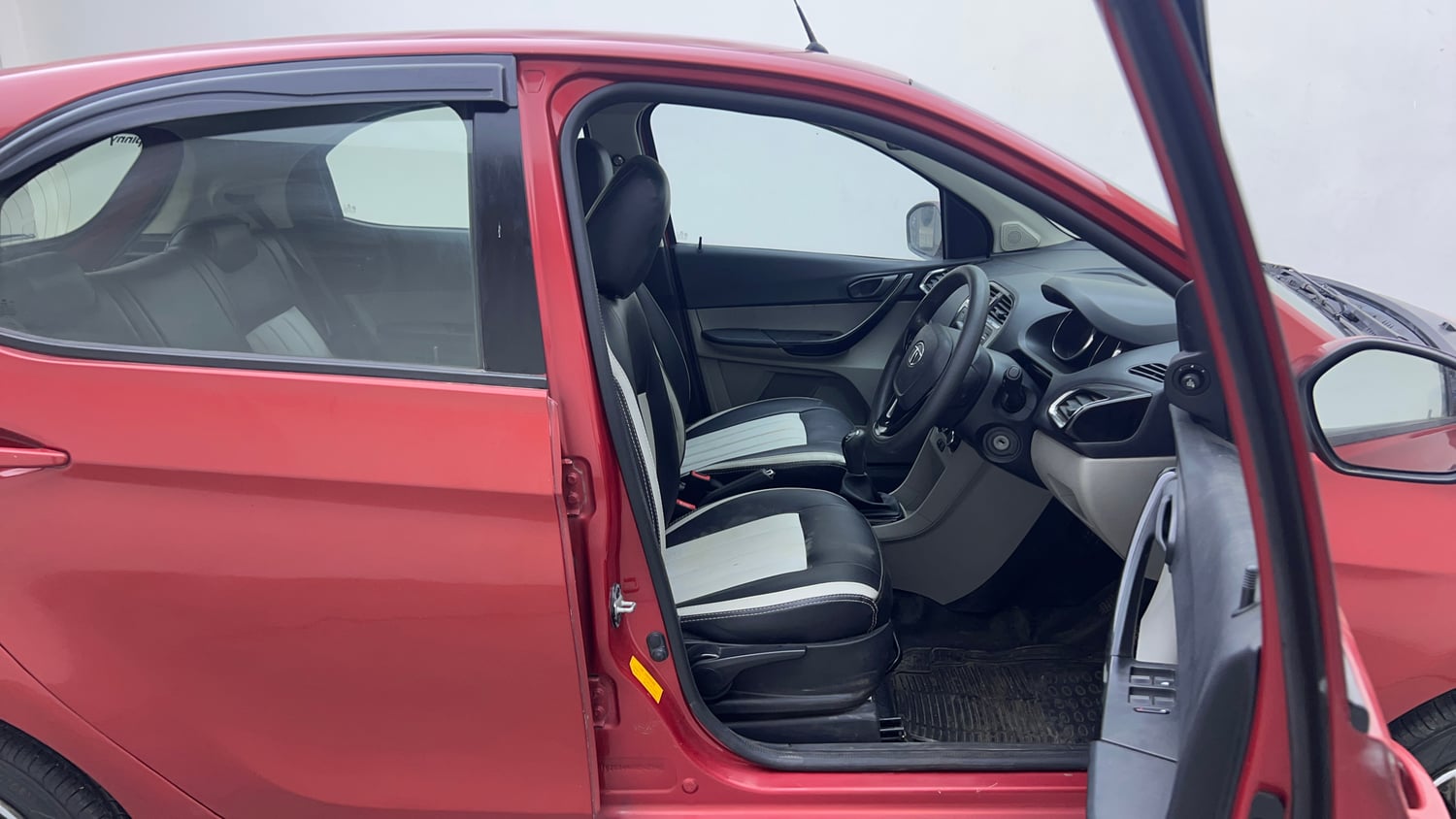 Used 2019 Tata Tiago Revotron XZ w/o Alloy Petrol Manual interior RIGHT SIDE FRONT DOOR CABIN VIEW