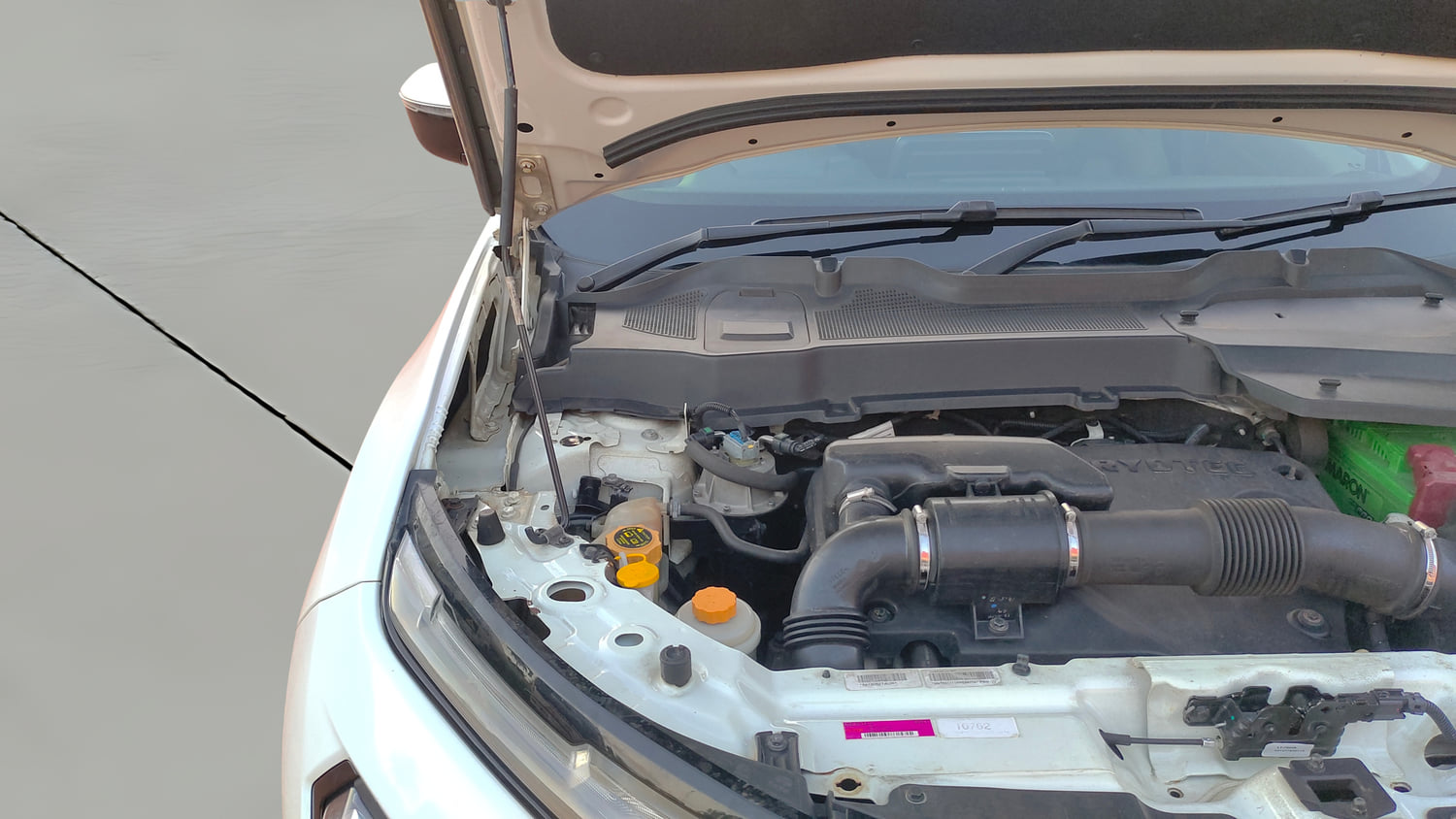 Used 2019 Tata Harrier XZ Diesel Manual engine ENGINE RIGHT SIDE HINGE & APRON VIEW