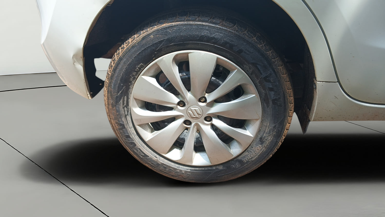 Used 2017 Maruti Suzuki Baleno Delta 1.2 Petrol Manual tyres RIGHT REAR TYRE RIM VIEW