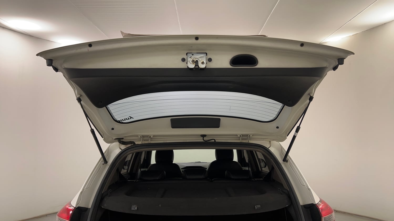 Used 2018 Hyundai Creta SX Plus 1.6 AT CRDI Diesel Automatic interior DICKY DOOR OPEN VIEW