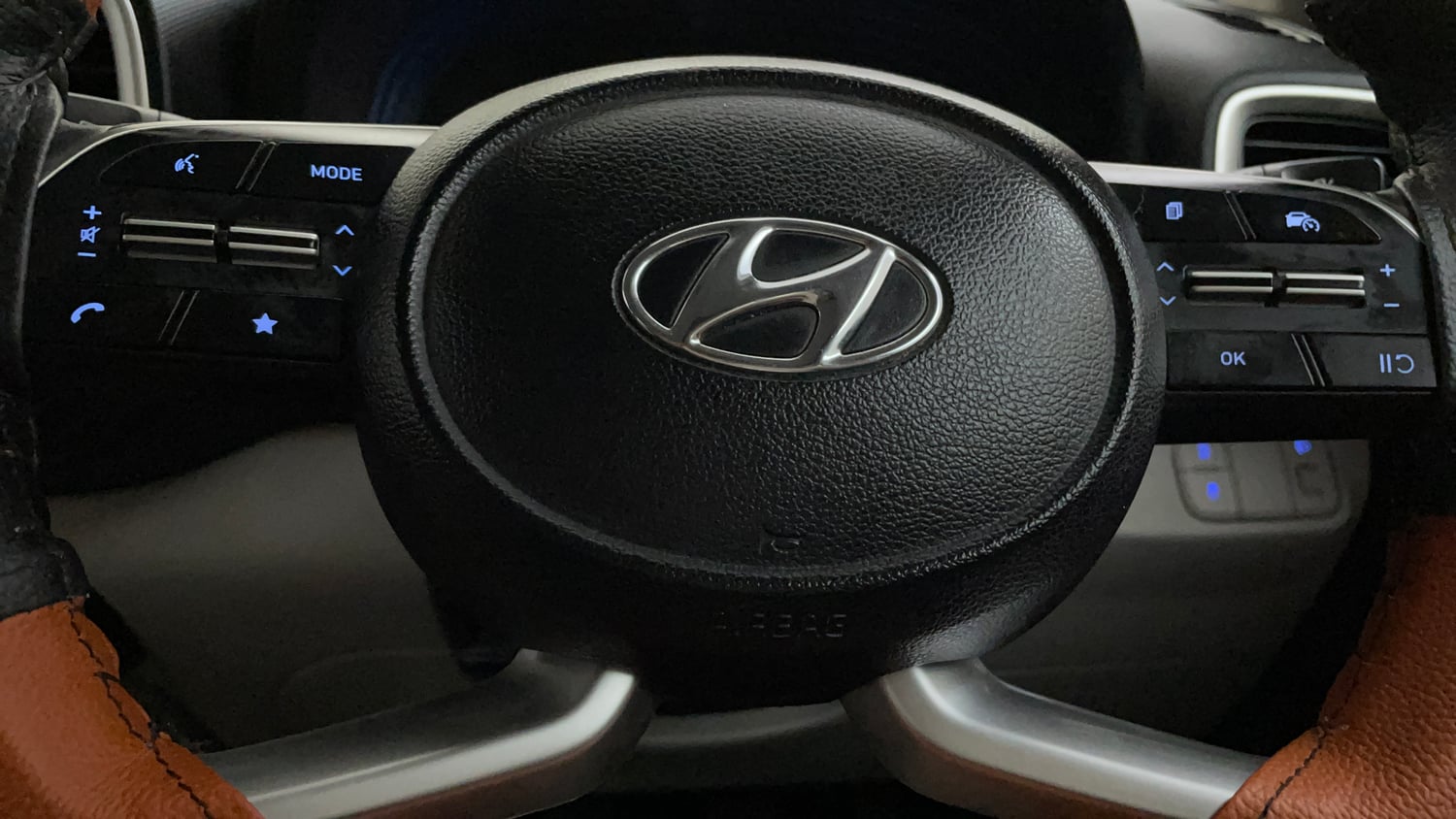 Used 2023 Hyundai Venue SX 1.5 CRDi Diesel Manual top_features Airbags