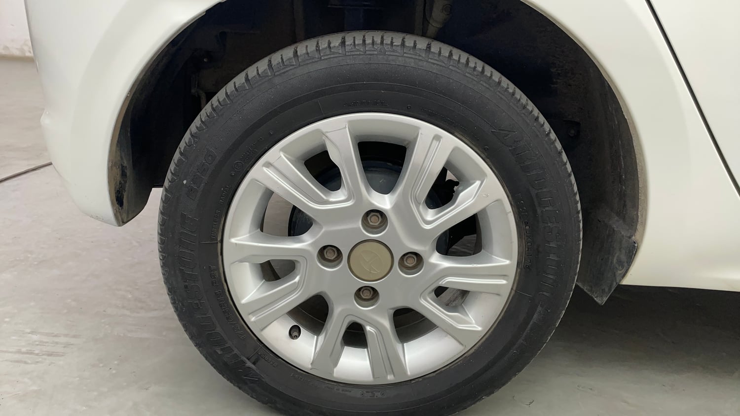 Used 2017 Tata Tiago Revotron XZA Petrol Automatic tyres RIGHT REAR TYRE RIM VIEW