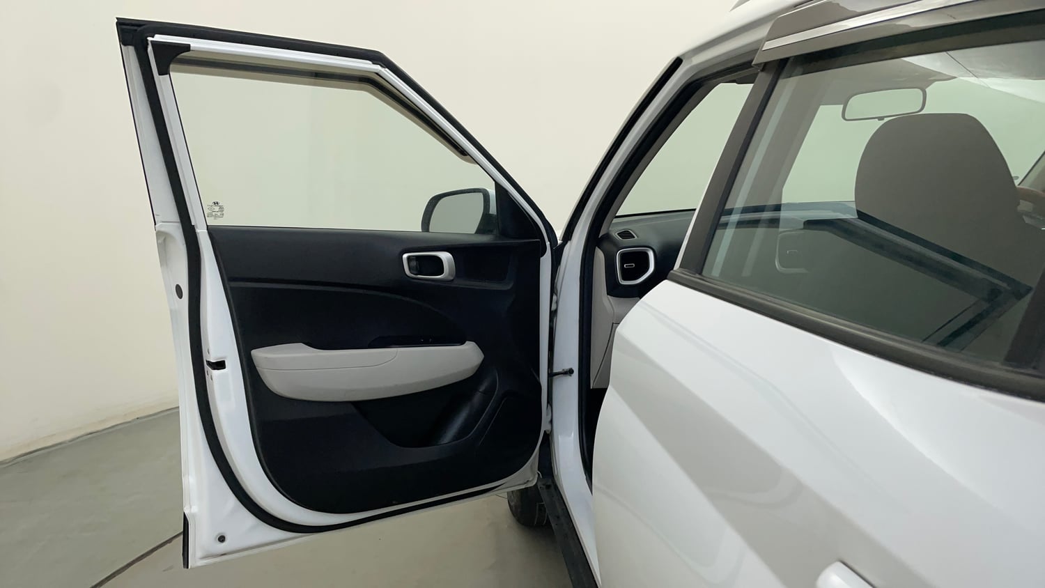 Used 2023 Hyundai Venue SX 1.5 CRDi Diesel Manual interior LEFT FRONT DOOR OPEN VIEW