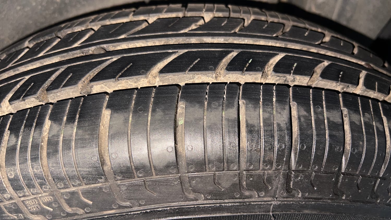 Used 2013 Maruti Suzuki Swift LXi Petrol Manual tyres LEFT REAR TYRE TREAD VIEW
