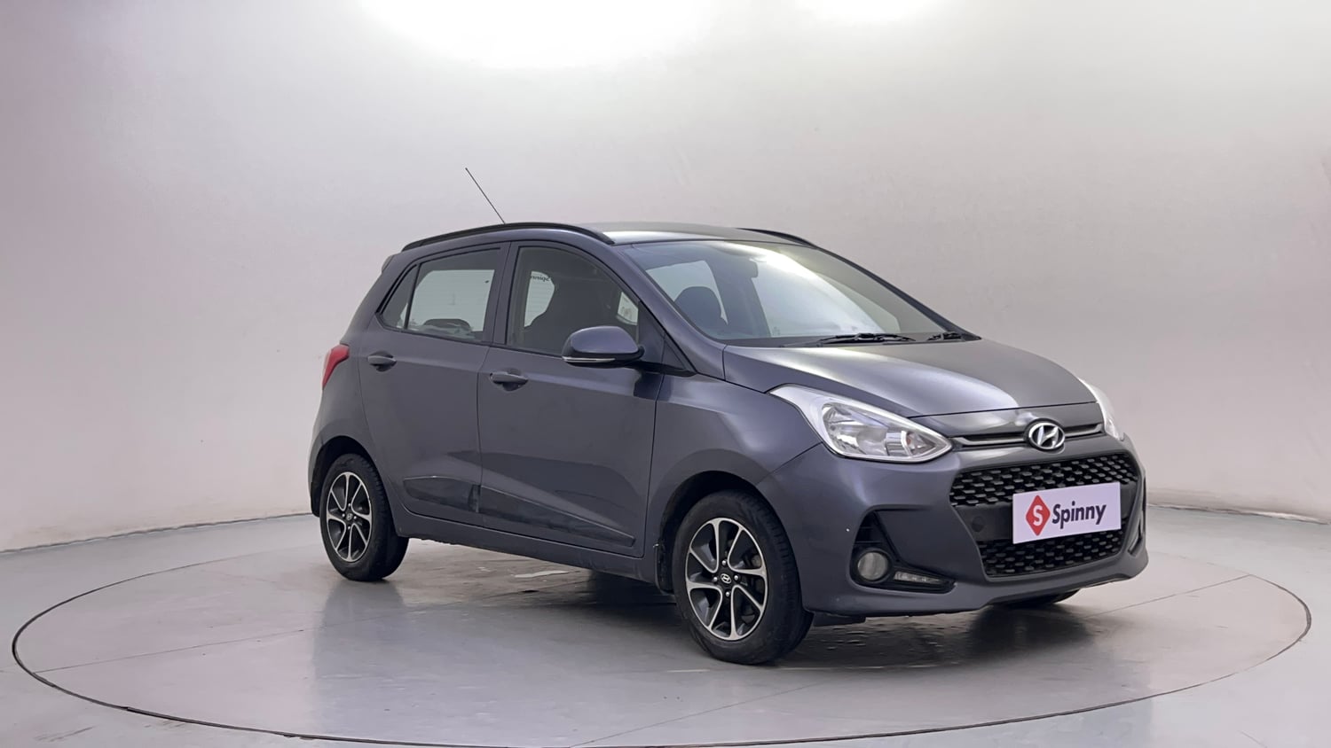 Used 2017 Hyundai Grand i10 Sportz (O) AT 1.2 Kappa VTVT Petrol Automatic exterior RIGHT FRONT CORNER VIEW