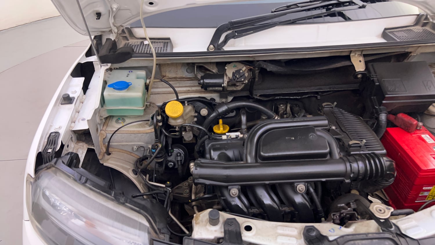 Used 2022 Renault Kwid RXT 1.0 AMT Petrol Automatic engine ENGINE RIGHT SIDE HINGE & APRON VIEW