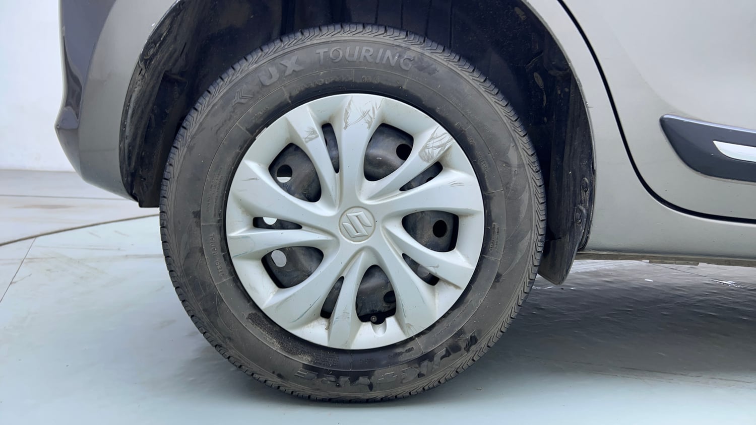 Used 2018 Maruti Suzuki Swift VXi AMT Petrol Automatic tyres RIGHT REAR TYRE RIM VIEW