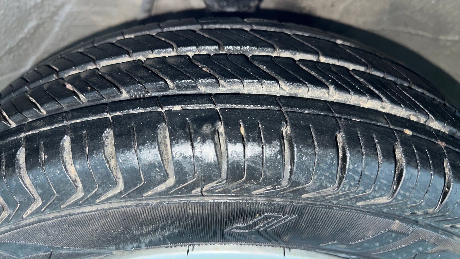 Used 2016 Maruti Suzuki Alto 800 Vxi Petrol Manual tyres RIGHT FRONT TYRE TREAD VIEW