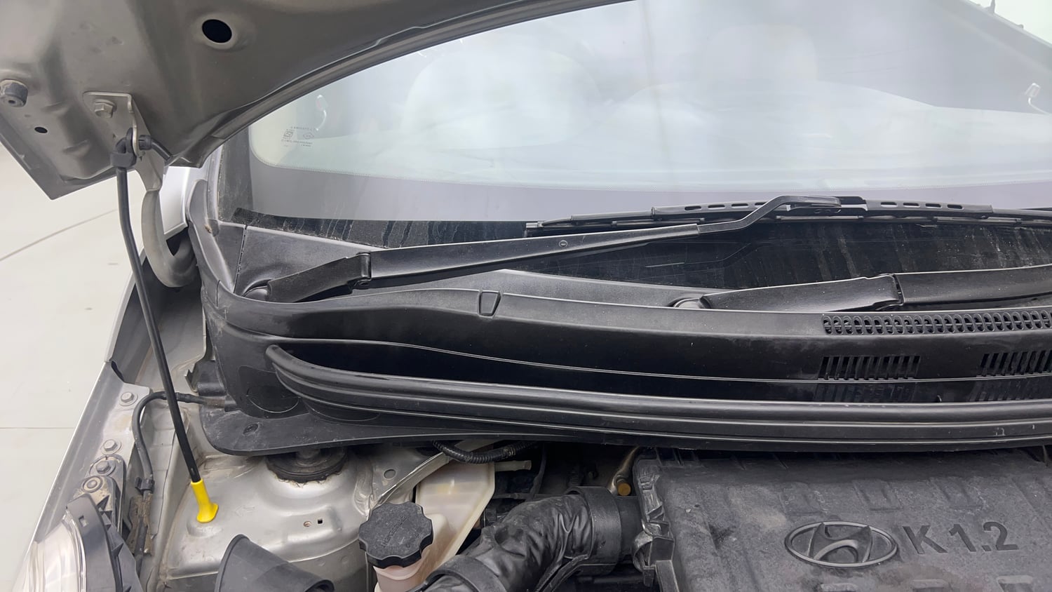 Used 2019 Hyundai Grand i10 Sportz 1.2 Kappa VTVT Petrol Manual engine ENGINE RIGHT SIDE HINGE & APRON VIEW