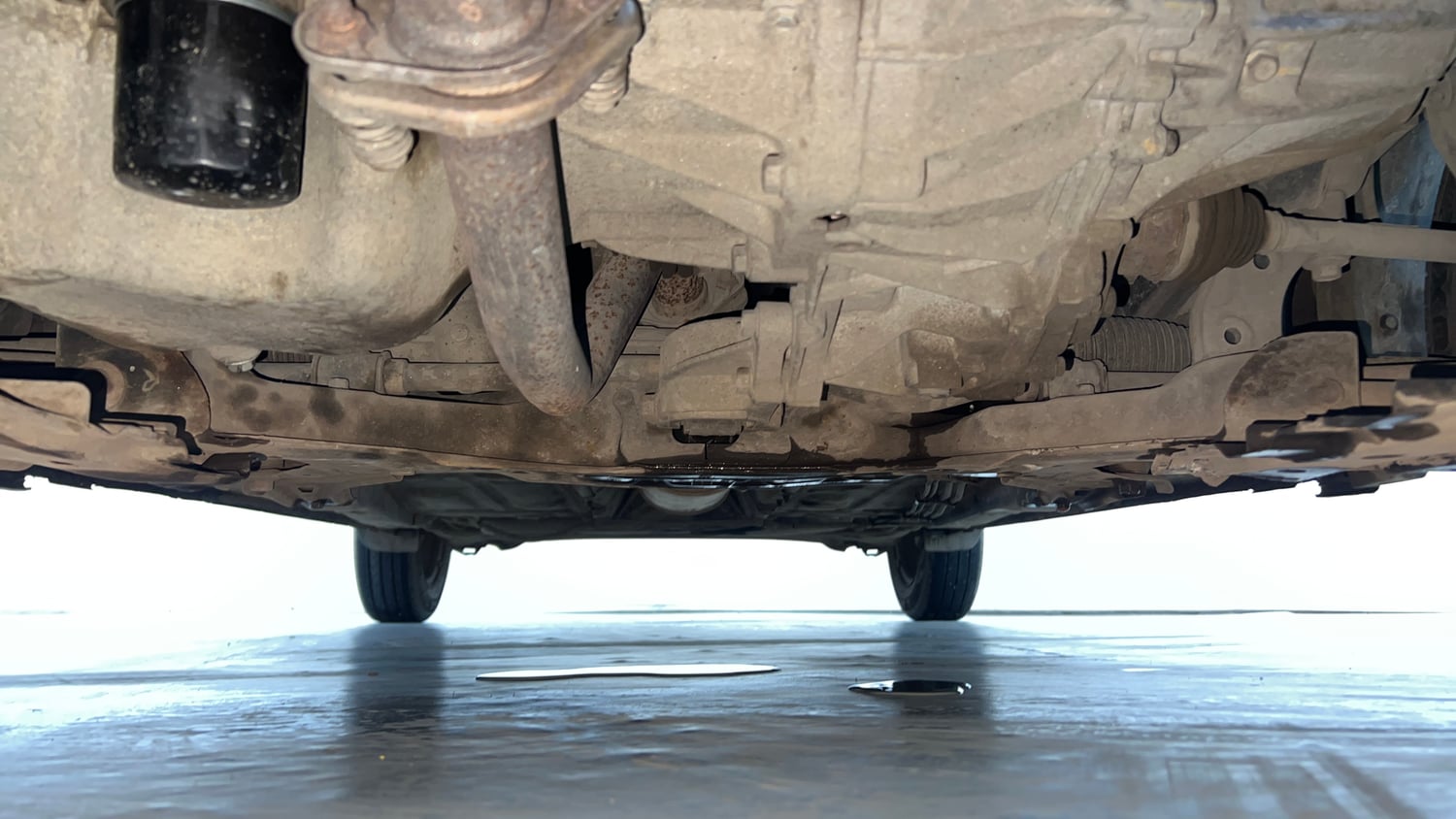 Used 2018 Maruti Suzuki Swift VXi AMT Petrol Automatic extra FRONT LEFT UNDERBODY VIEW