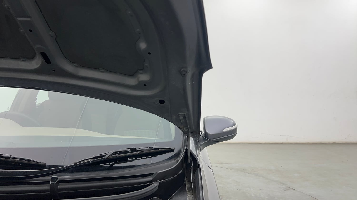 Used 2018 Hyundai Elite i20 Sportz 1.2 Petrol Manual engine ENGINE LEFT SIDE HINGE & APRON VIEW