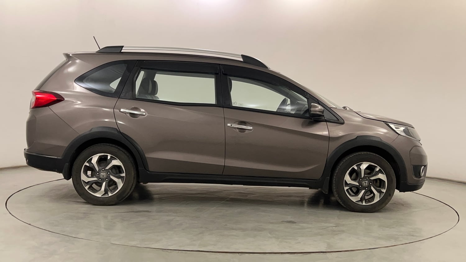 Used 2017 Honda BR-V V CVT Petrol Petrol Automatic exterior RIGHT SIDE VIEW