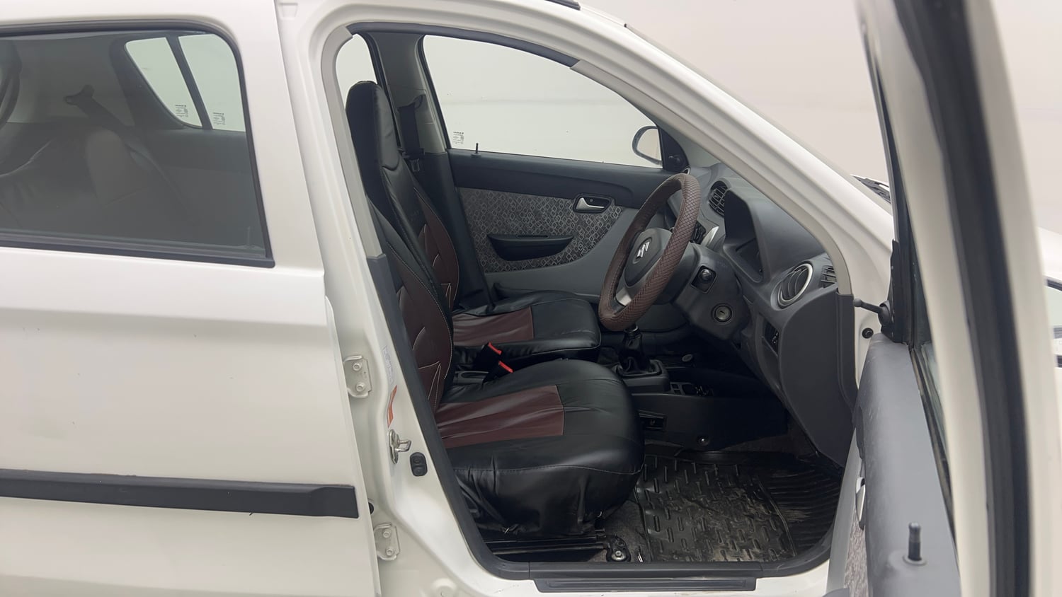 Used 2018 Maruti Suzuki Alto 800 LXi Petrol Manual interior RIGHT SIDE FRONT DOOR CABIN VIEW