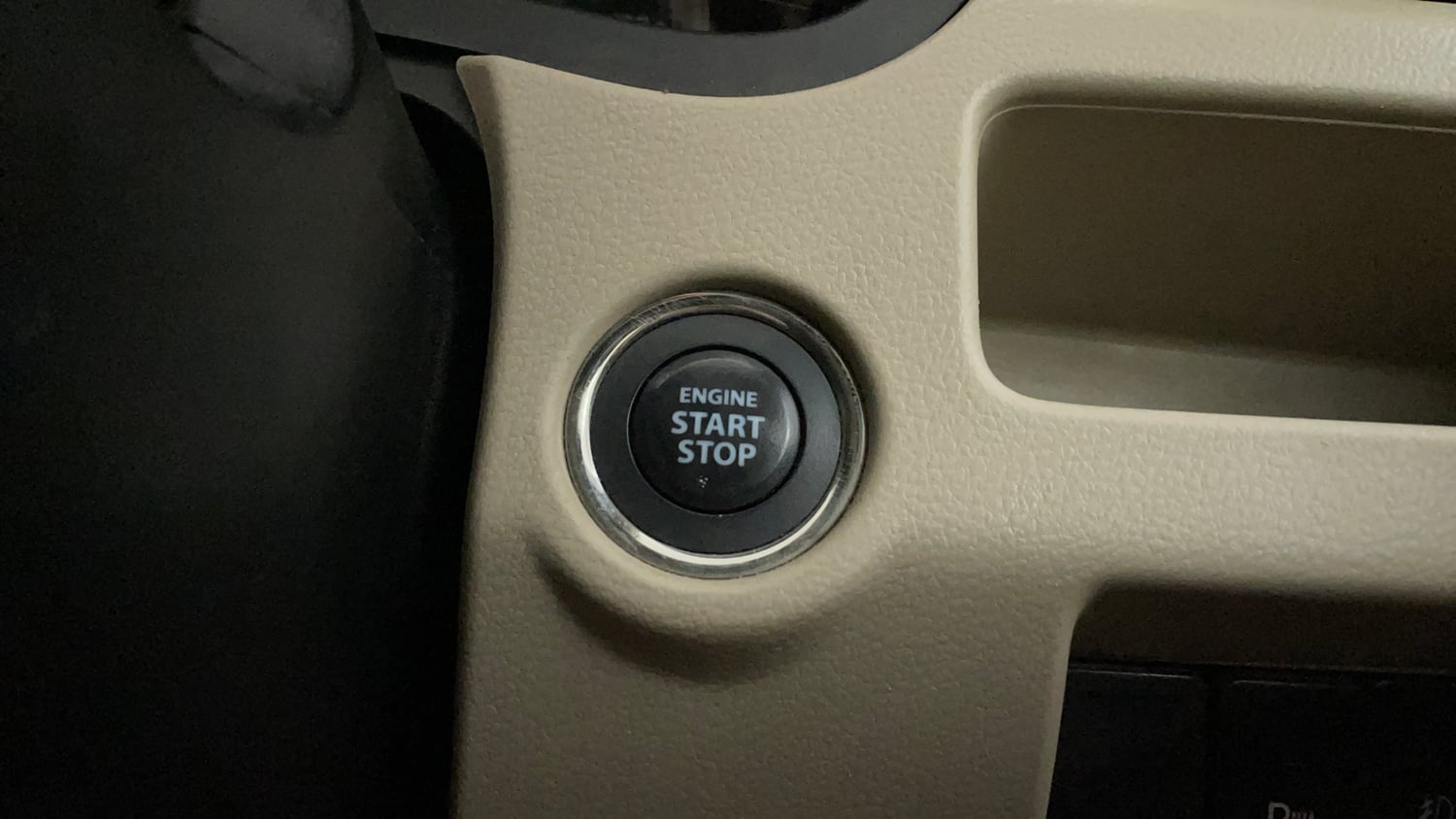 Used 2018 Maruti Suzuki Ciaz Zeta 1.4 AT Petrol Automatic top_features Keyless start