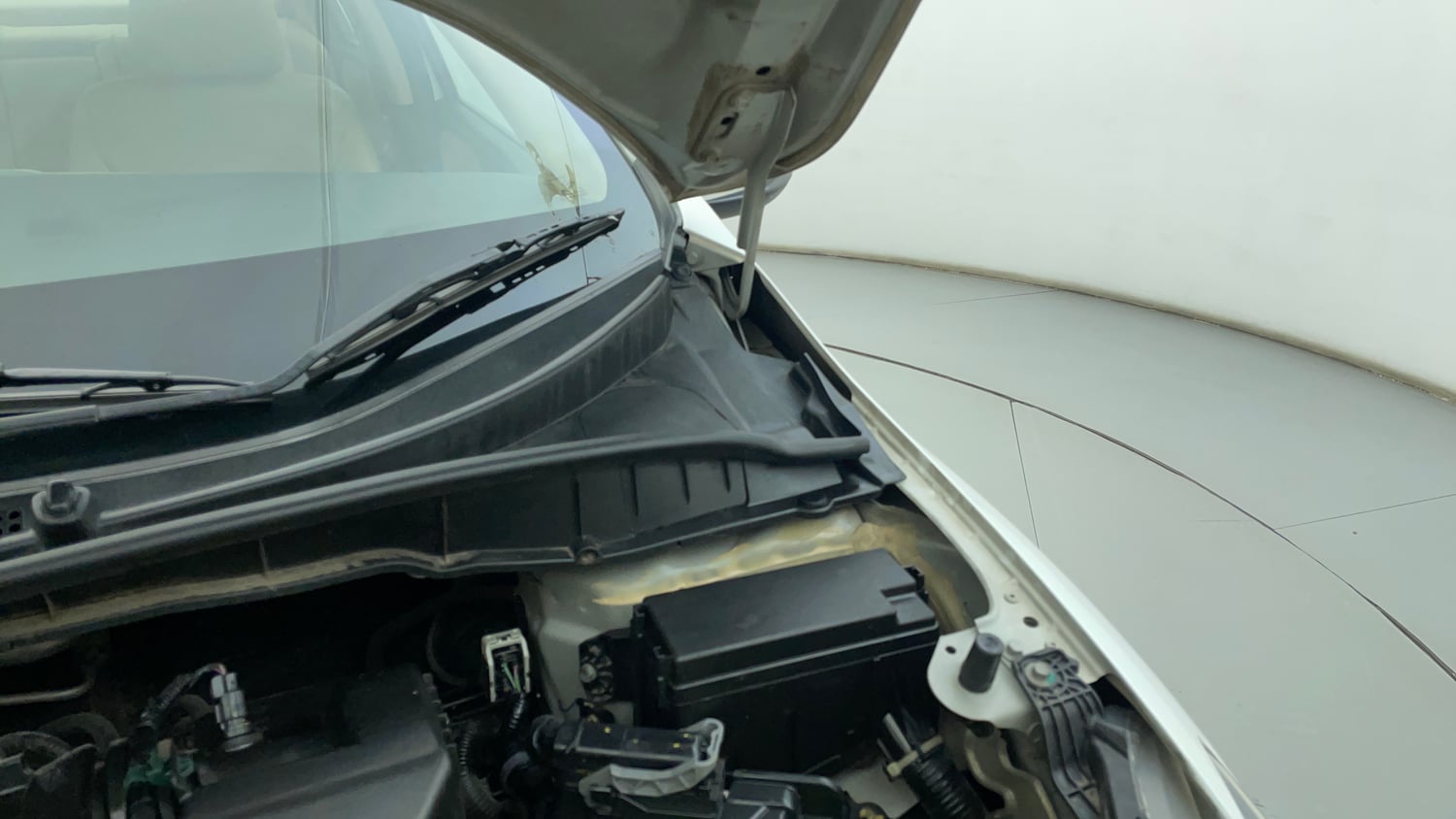 Used 2019 Honda City ZX Petrol Petrol Manual engine ENGINE LEFT SIDE HINGE & APRON VIEW