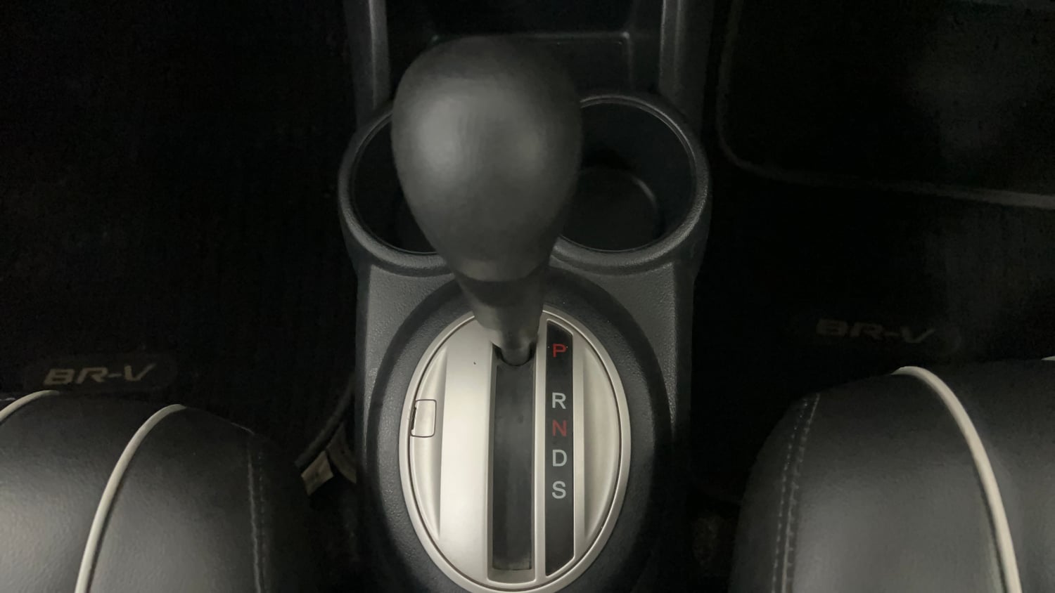 Used 2017 Honda BR-V V CVT Petrol Petrol Automatic interior GEAR  KNOB VIEW
