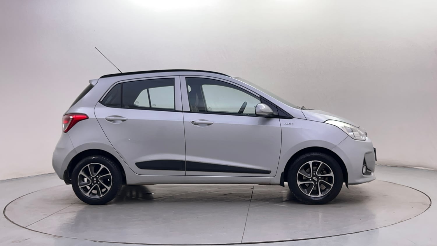 Used 2018 Hyundai Grand i10 Sportz AT 1.2 Kappa VTVT Petrol Automatic exterior RIGHT SIDE VIEW