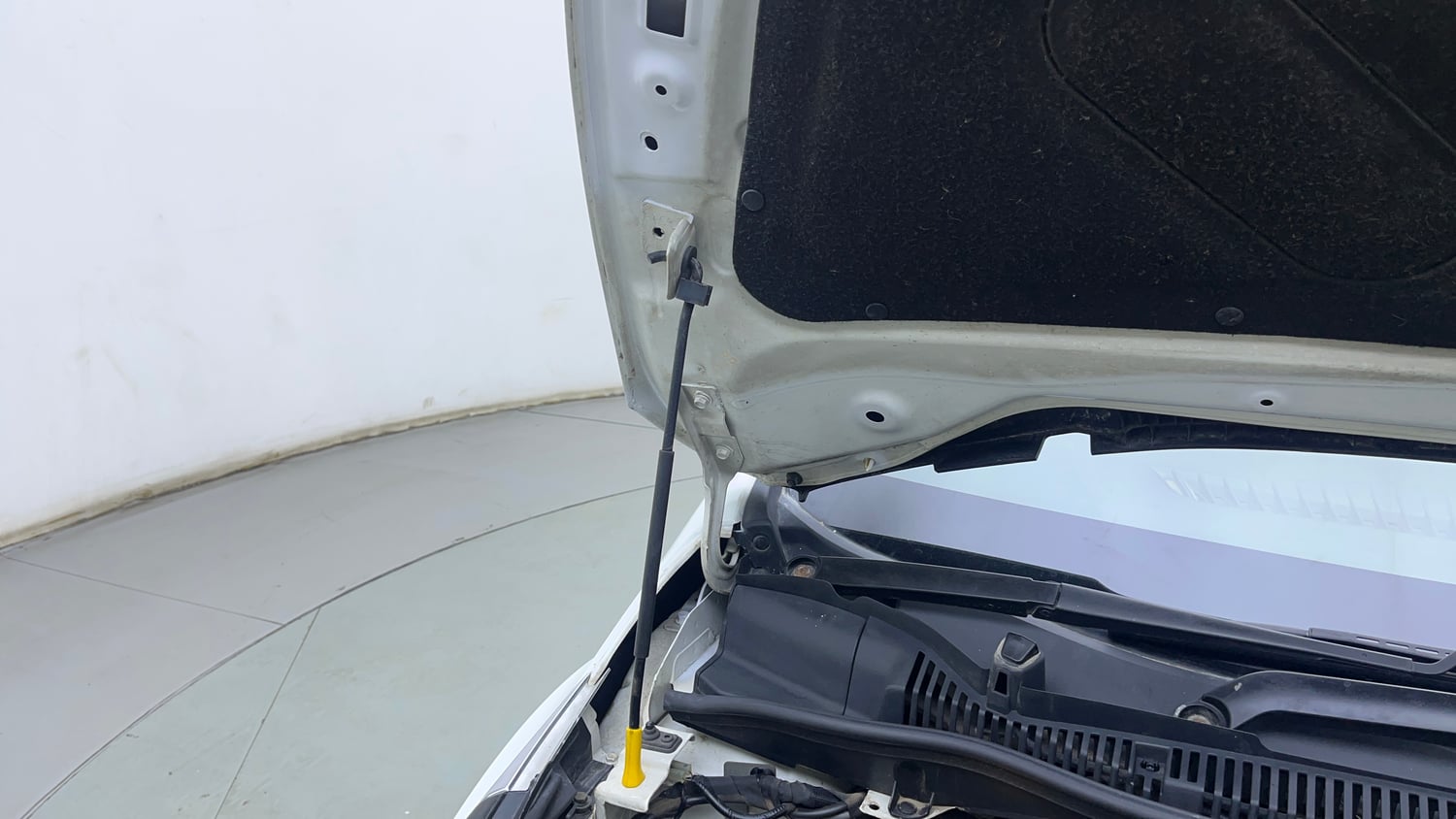 Used 2022 Tata Altroz XZ Petrol Petrol Manual engine ENGINE RIGHT SIDE HINGE & APRON VIEW
