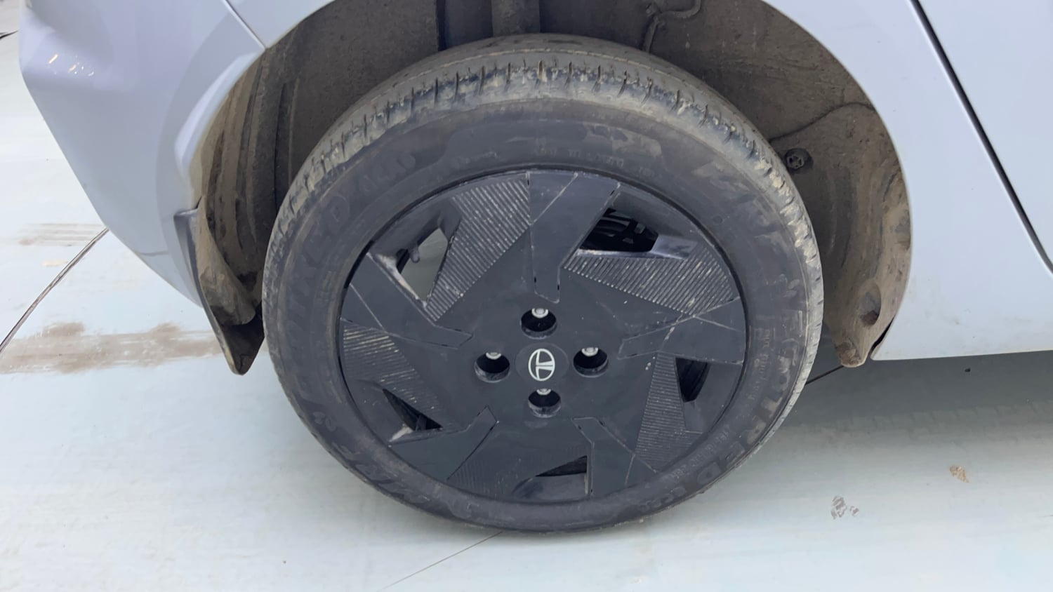 Used 2026 Tata Altroz Creative Petrol 5AMT Petrol Automatic tyres RIGHT REAR TYRE RIM VIEW