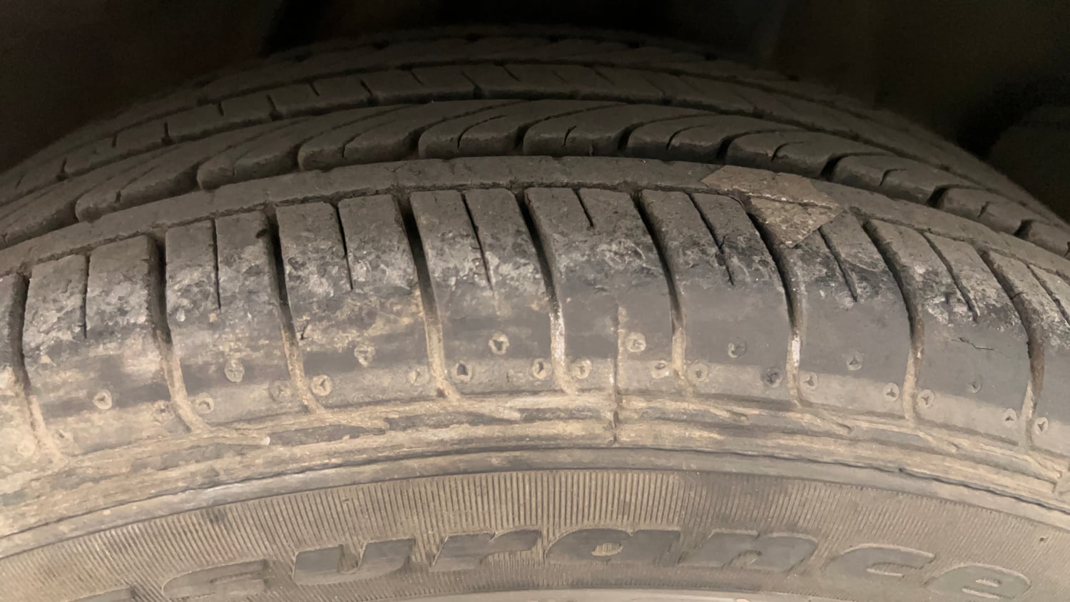 Used 2017 Honda BR-V V CVT Petrol Petrol Automatic tyres LEFT REAR TYRE TREAD VIEW