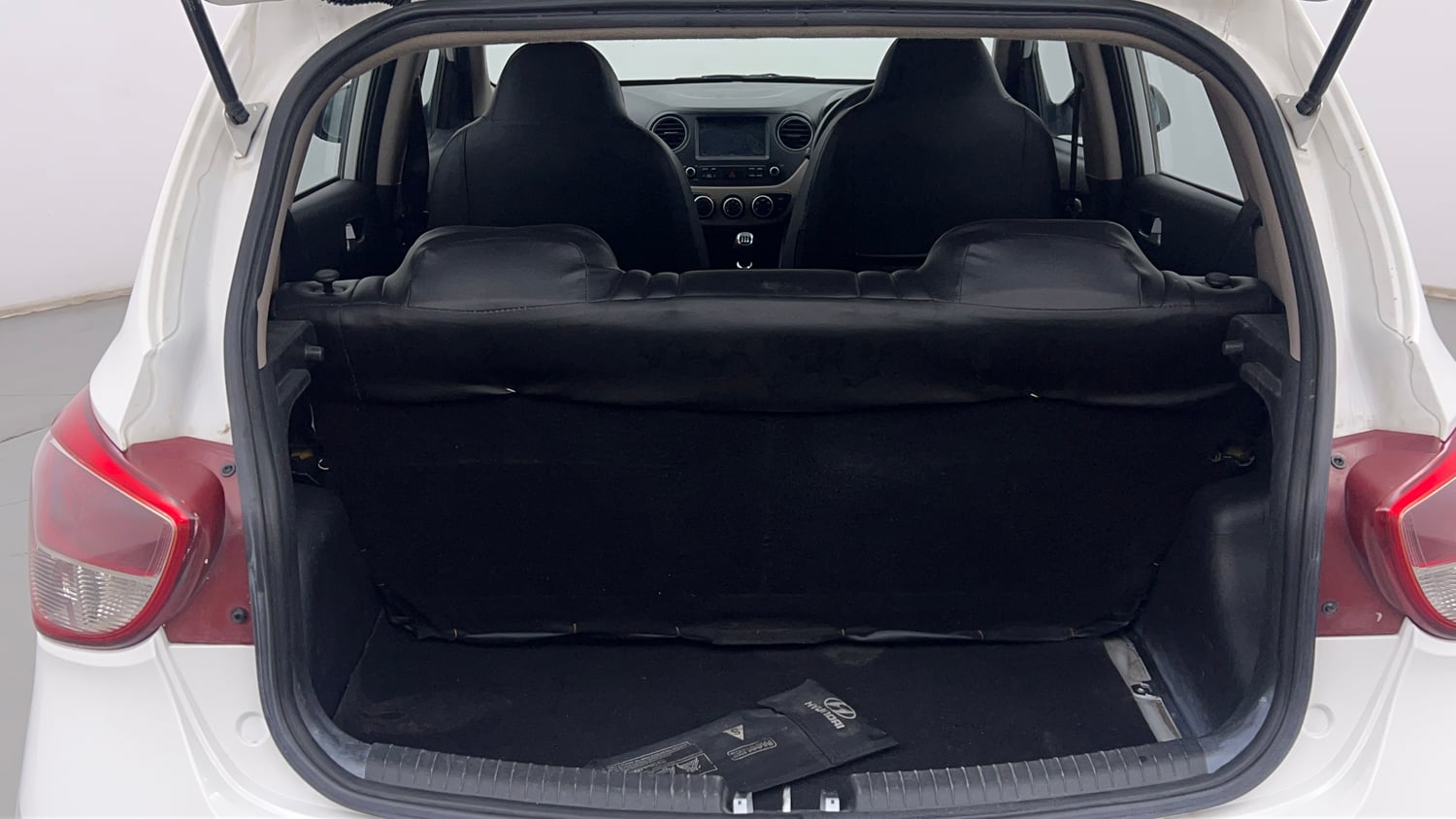 Used 2018 Hyundai Grand i10 Sportz 1.2 Kappa VTVT Petrol Manual interior DICKY INSIDE VIEW