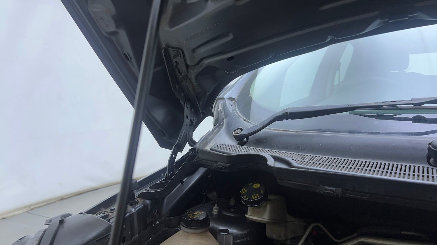Used 2020 Ford EcoSport Titanium 1.5L TDCi Diesel Manual engine ENGINE RIGHT SIDE HINGE & APRON VIEW