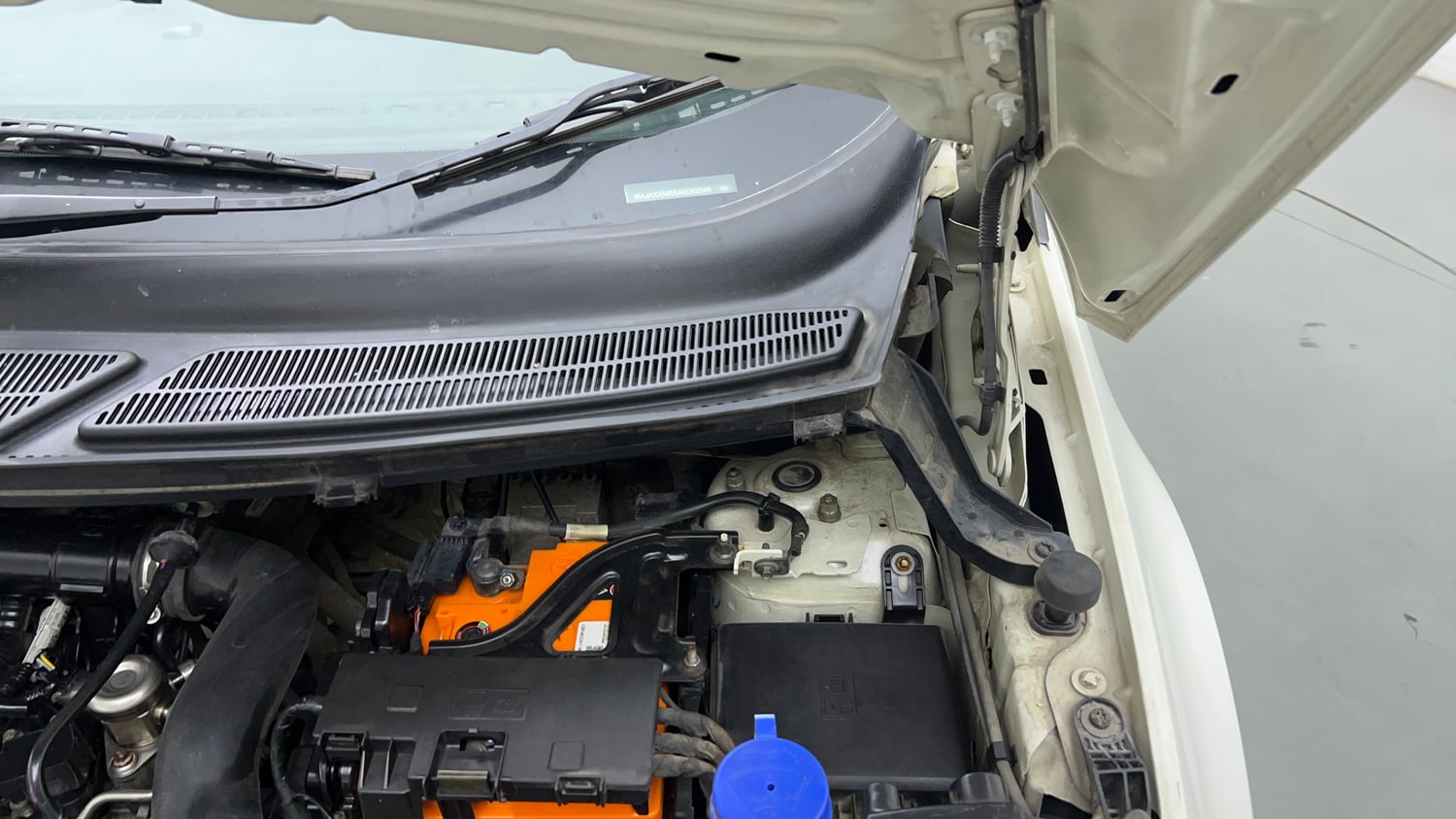 Used 2019 Ford EcoSport S Petrol Petrol Manual engine ENGINE LEFT SIDE HINGE & APRON VIEW
