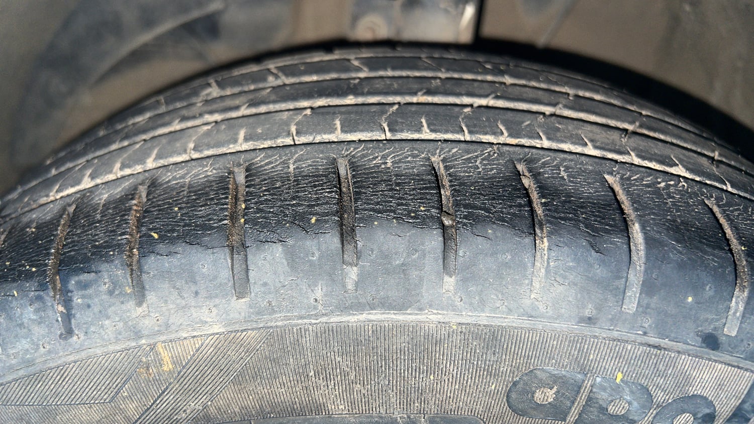 Used 2019 Maruti Suzuki Baleno Zeta Petrol Manual tyres LEFT FRONT TYRE TREAD VIEW