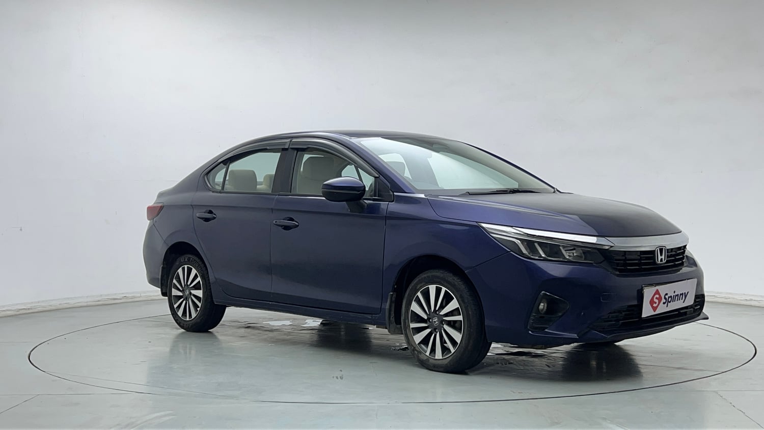 Used 2023 Honda City V Petrol MT Petrol Manual exterior RIGHT FRONT CORNER VIEW