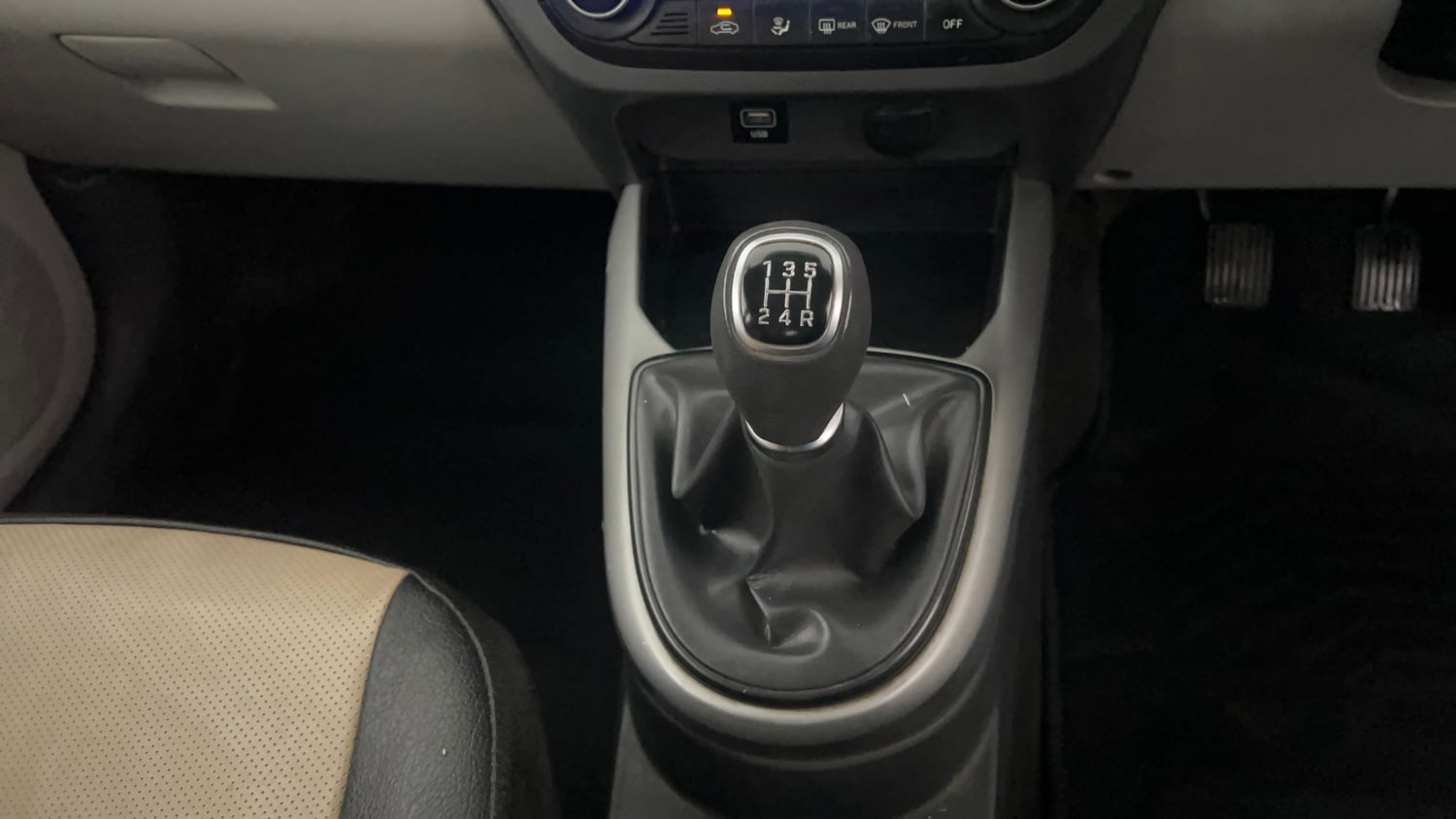 Used 2021 Hyundai Grand i10 Nios Sportz 1.2 Kappa VTVT CNG Cng Manual interior GEAR  KNOB VIEW