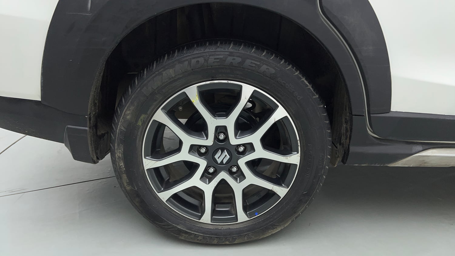 Used 2024 Maruti Suzuki XL6 Zeta MT CNG Cng Manual tyres RIGHT REAR TYRE RIM VIEW