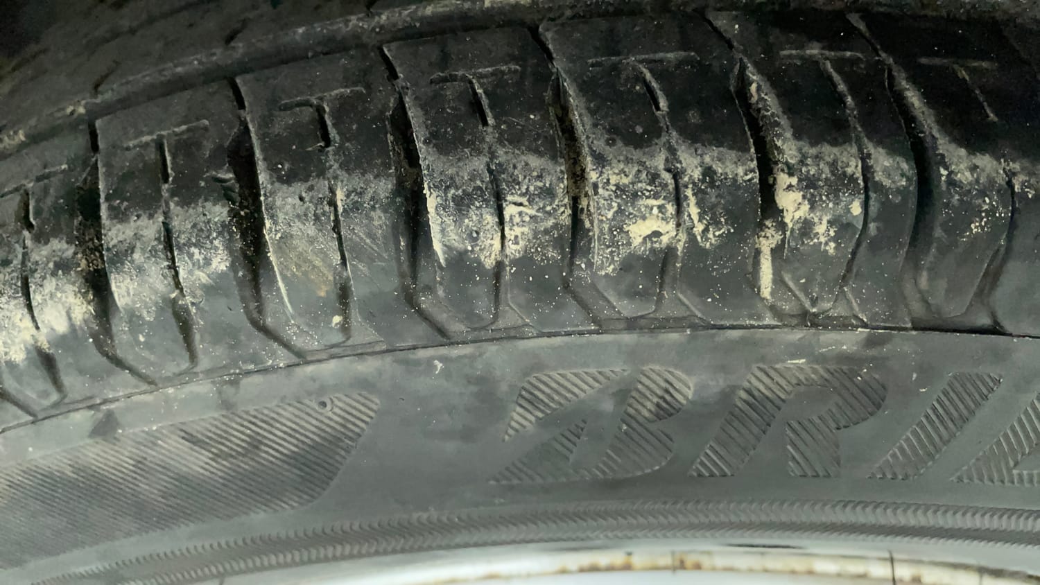 Used 2022 Tata Altroz XE Plus Petrol Petrol Manual tyres RIGHT FRONT TYRE TREAD VIEW