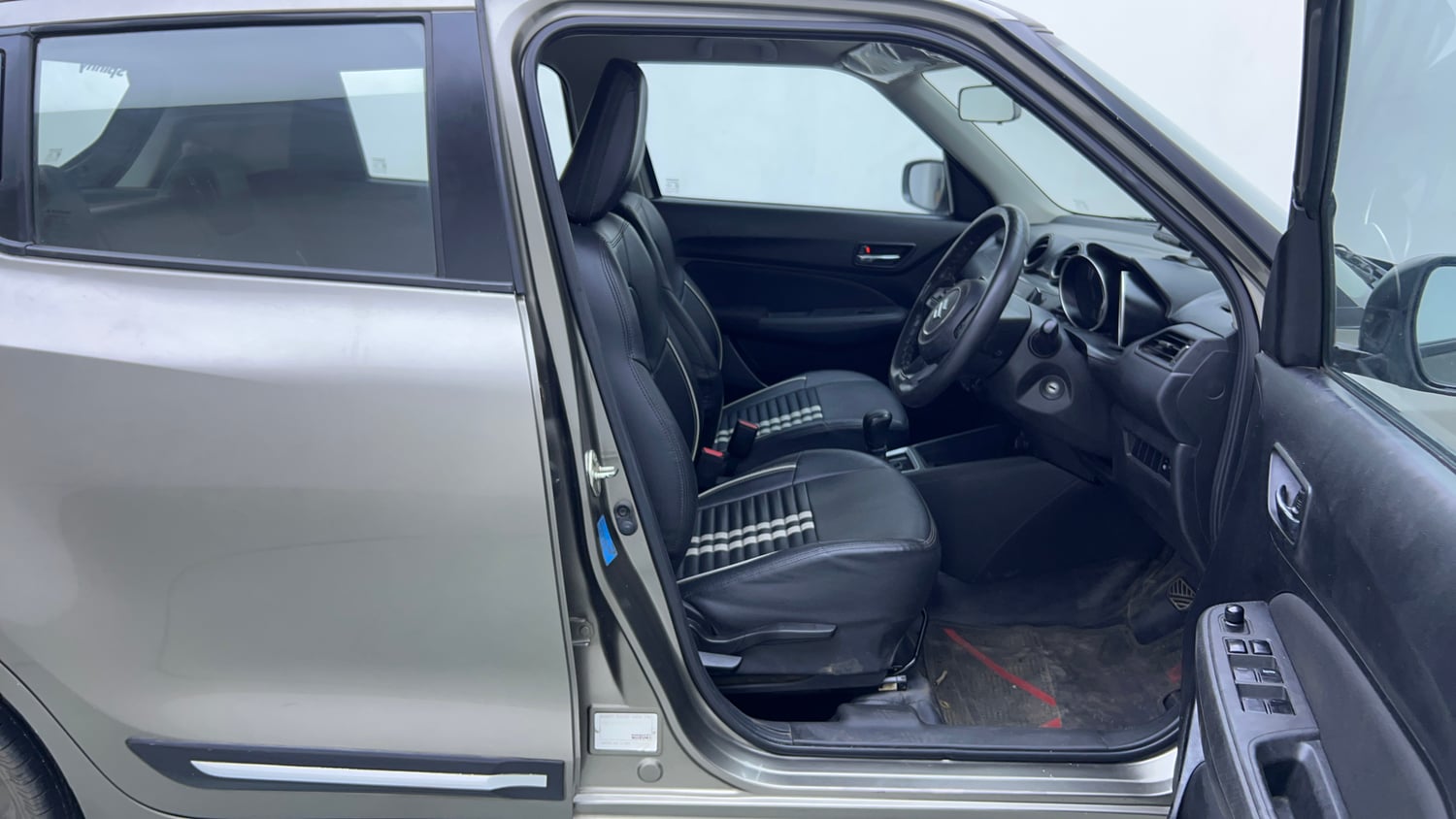 Used 2018 Maruti Suzuki Swift VXi AMT Petrol Automatic interior RIGHT SIDE FRONT DOOR CABIN VIEW