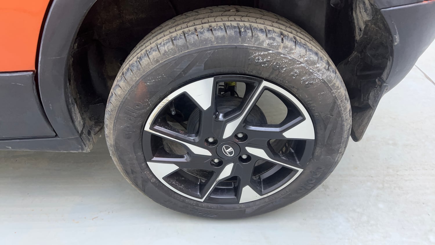 Used 2023 Tata Punch Creative Dual Tone AMT Petrol Automatic tyres LEFT REAR TYRE RIM VIEW