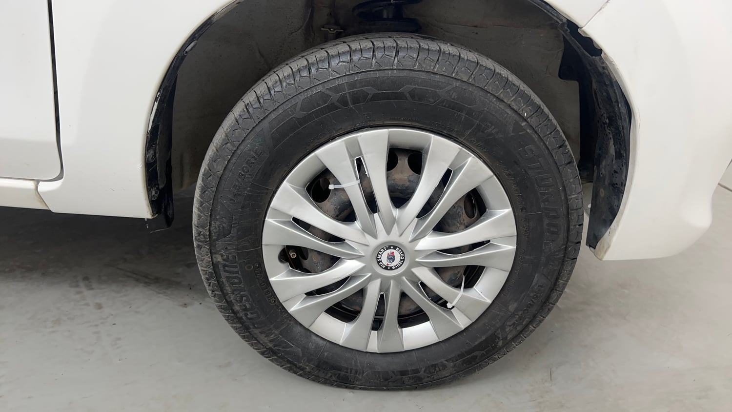 Used 2016 Maruti Suzuki Alto 800 VXi Petrol Manual tyres RIGHT FRONT TYRE RIM VIEW