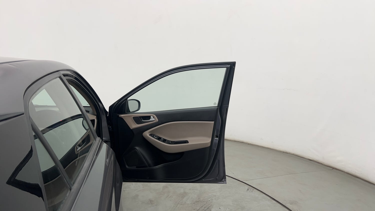 Used 2018 Hyundai Elite i20 Sportz 1.2 Petrol Manual interior RIGHT FRONT DOOR OPEN VIEW