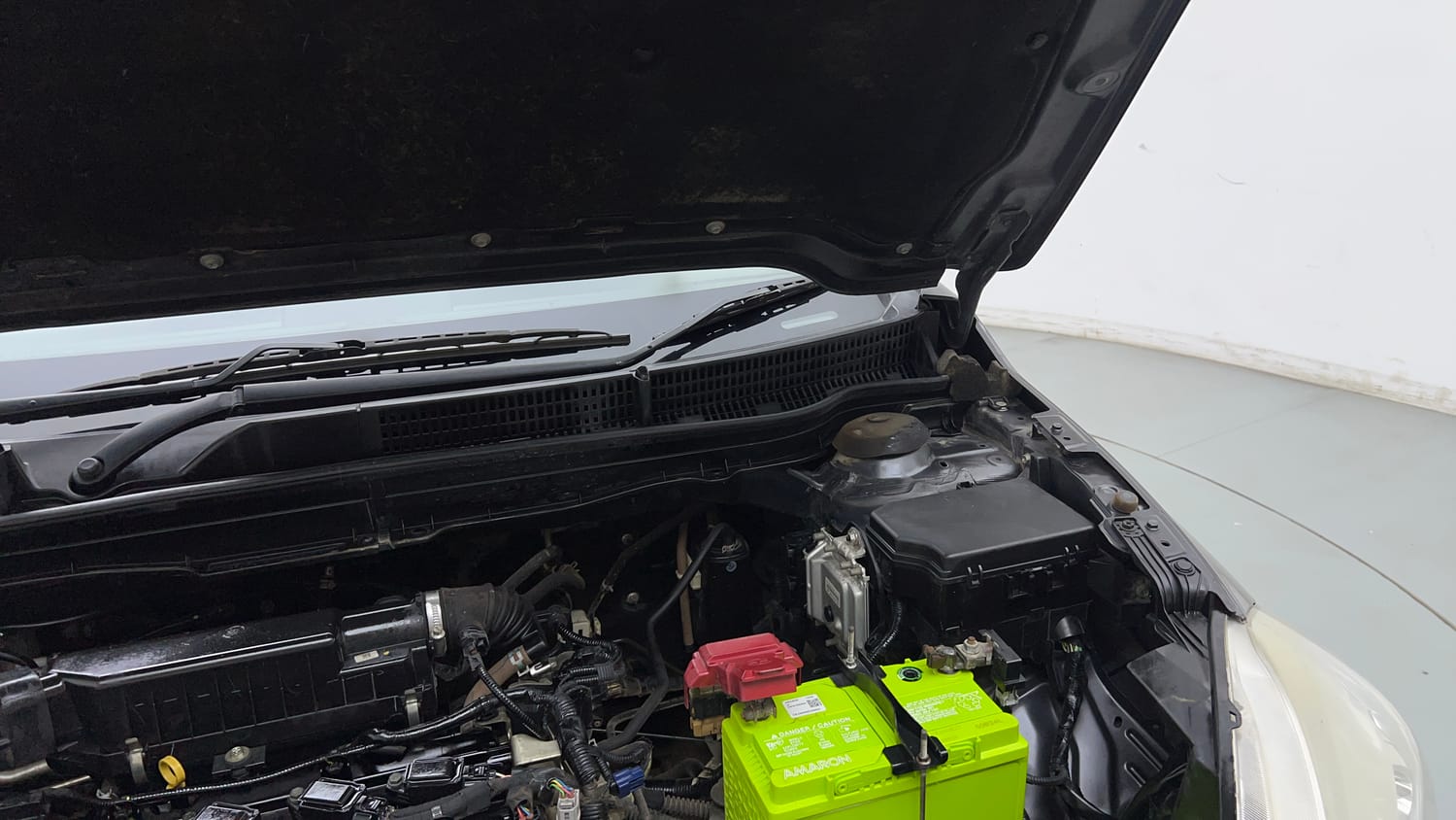 Used 2020 Maruti Suzuki S-Cross Zeta Petrol Manual engine ENGINE LEFT SIDE HINGE & APRON VIEW