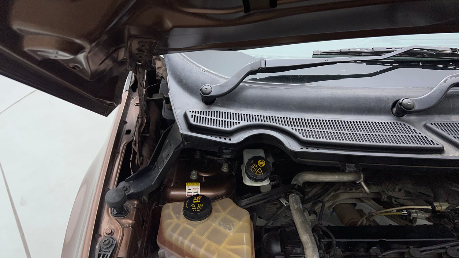 Used 2016 Ford EcoSport Ambiente 1.5L Ti-VCT Petrol Manual engine ENGINE RIGHT SIDE HINGE & APRON VIEW