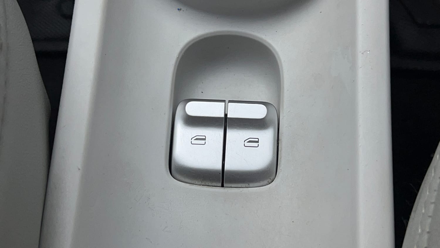 Used 2024 MG Motors Comet EV Excite FC Electric Automatic top_features Power windows