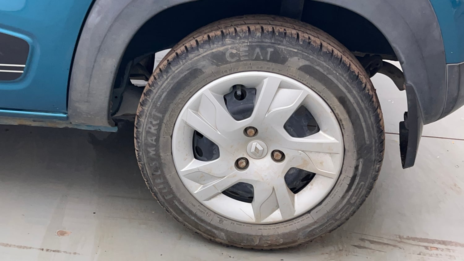 Used 2022 Renault Kwid RXT 1.0 AMT Petrol Automatic tyres LEFT REAR TYRE RIM VIEW