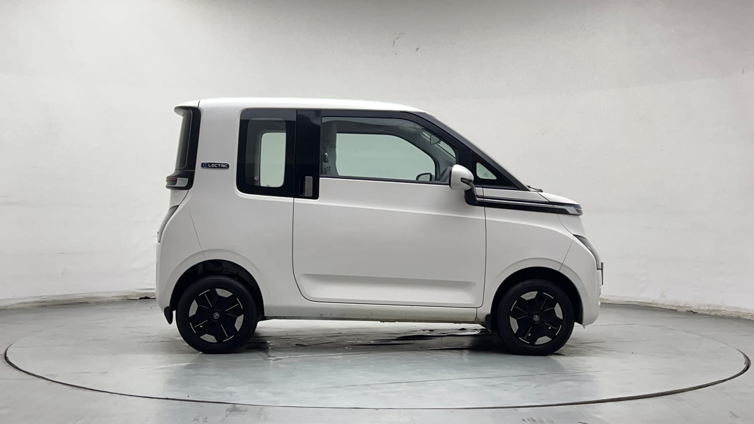 Used 2024 MG Motors Comet EV Excite FC Electric Automatic exterior RIGHT SIDE VIEW