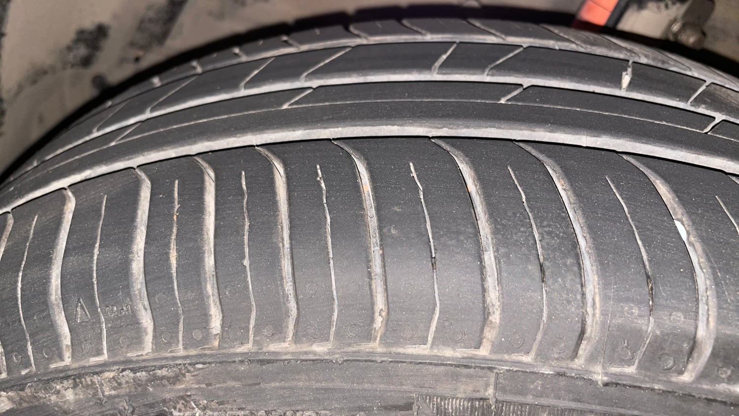 Used 2018 Maruti Suzuki Ciaz Zeta 1.4 AT Petrol Automatic tyres LEFT FRONT TYRE TREAD VIEW