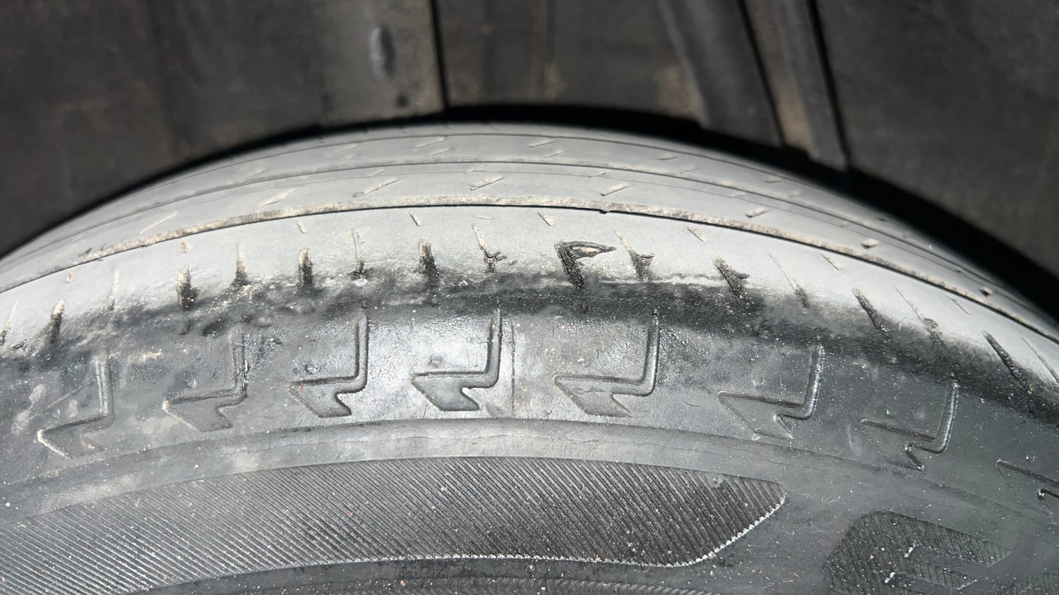 Used 2024 Renault Kwid RXT 1.0L Petrol Manual tyres RIGHT REAR TYRE TREAD VIEW