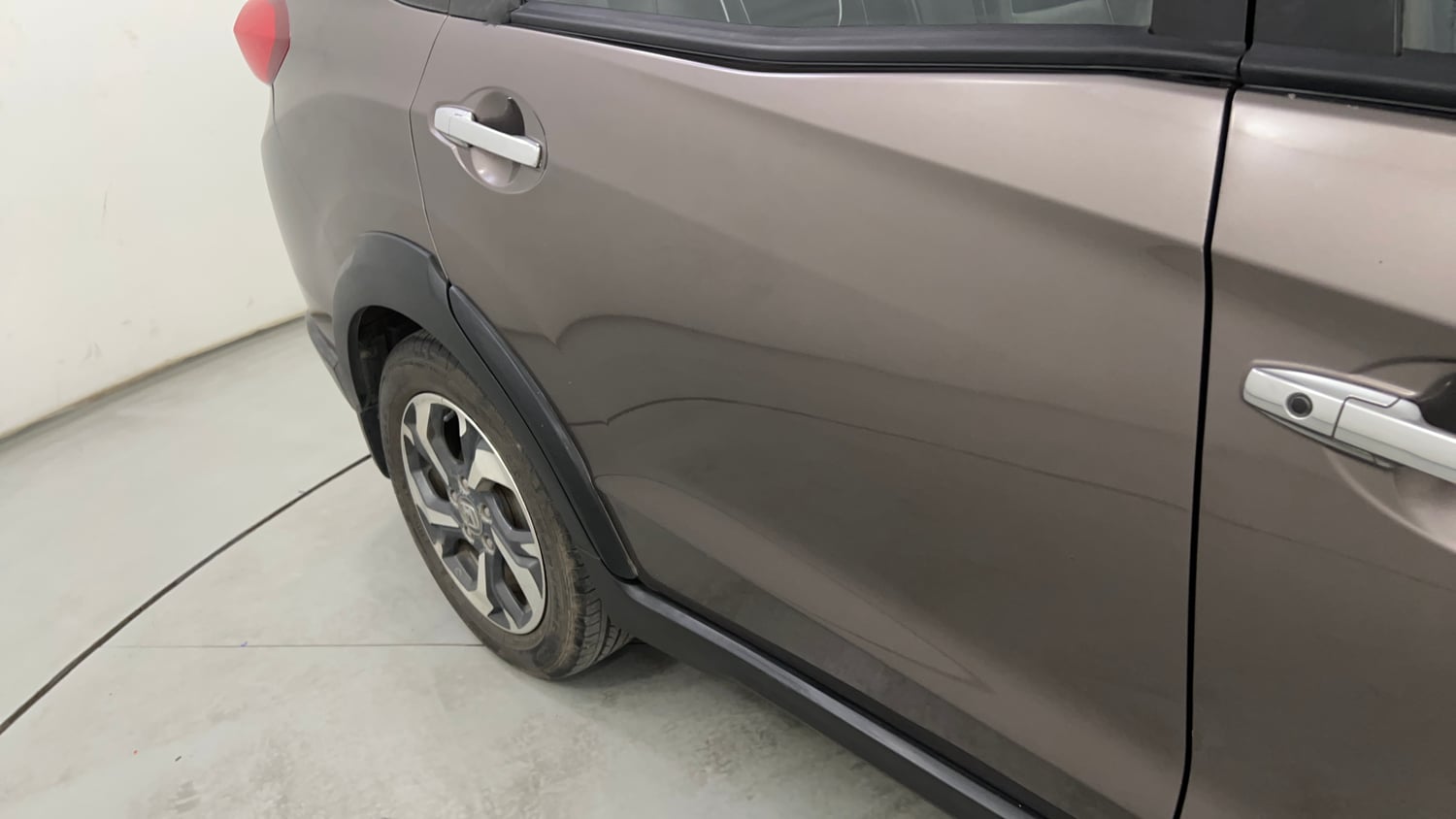 Used 2017 Honda BR-V V CVT Petrol Petrol Automatic dents MINOR SCRATCH