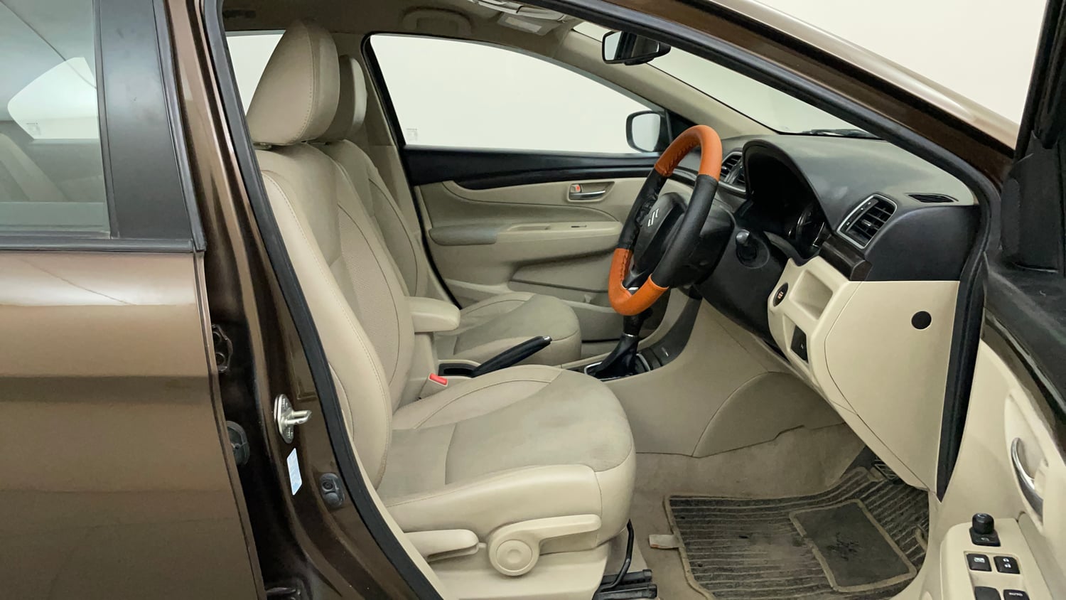 Used 2018 Maruti Suzuki Ciaz Zeta 1.4 AT Petrol Automatic interior RIGHT SIDE FRONT DOOR CABIN VIEW