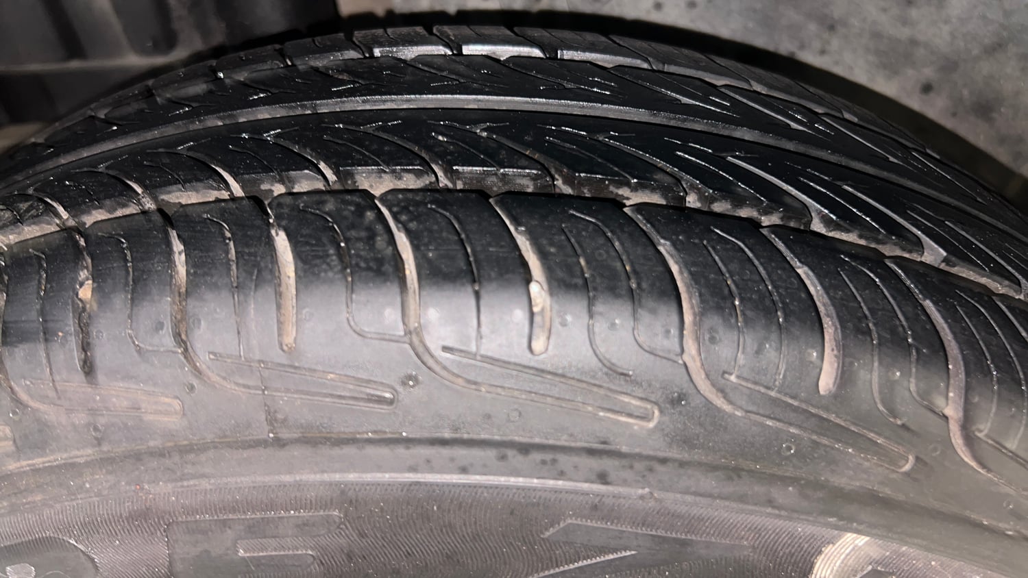 Used 2014 Maruti Suzuki Swift VXi Petrol Manual tyres RIGHT REAR TYRE TREAD VIEW