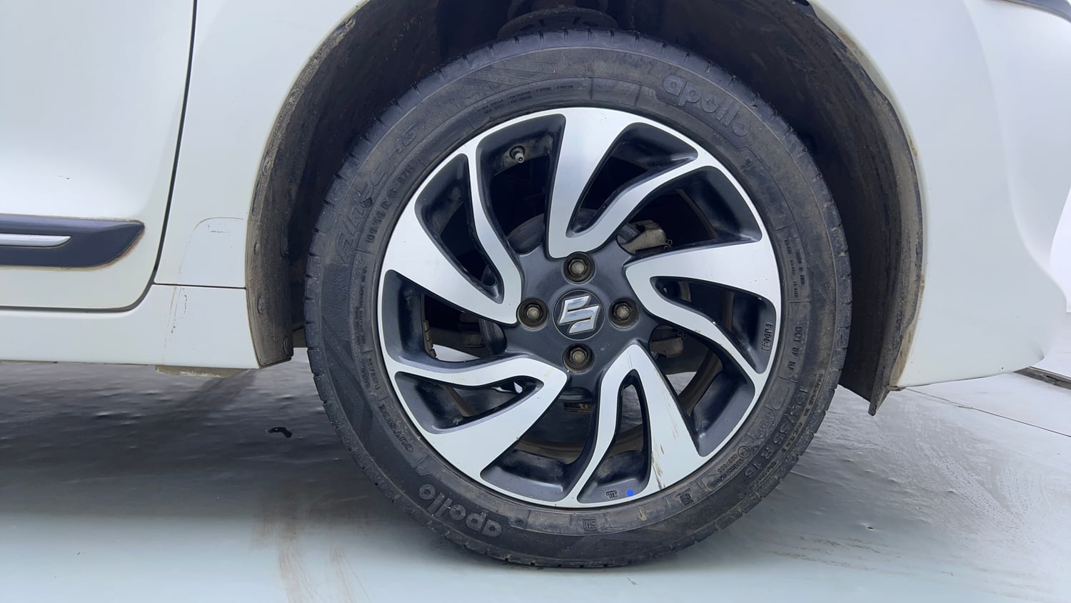 Used 2019 Maruti Suzuki Baleno Zeta Petrol Manual tyres RIGHT FRONT TYRE RIM VIEW